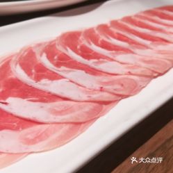 舌尖上的长安烟火气 探秘和院新派铜锅涮肉的大刀羊肉片